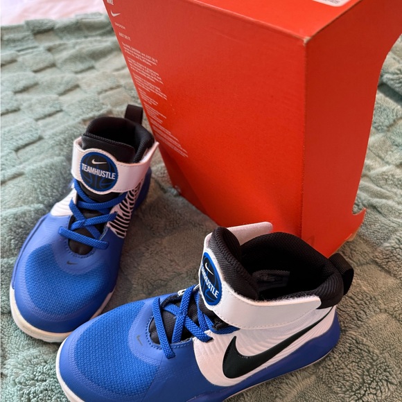 Nike Kids Team Hustle D 10 Blue Sneakers NEW UNWORN - Picture 2 of 10